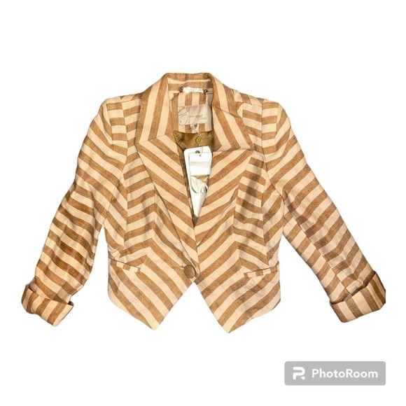 Vero Moda Jackets & Blazers - Blazer. NWT. Size 3/4